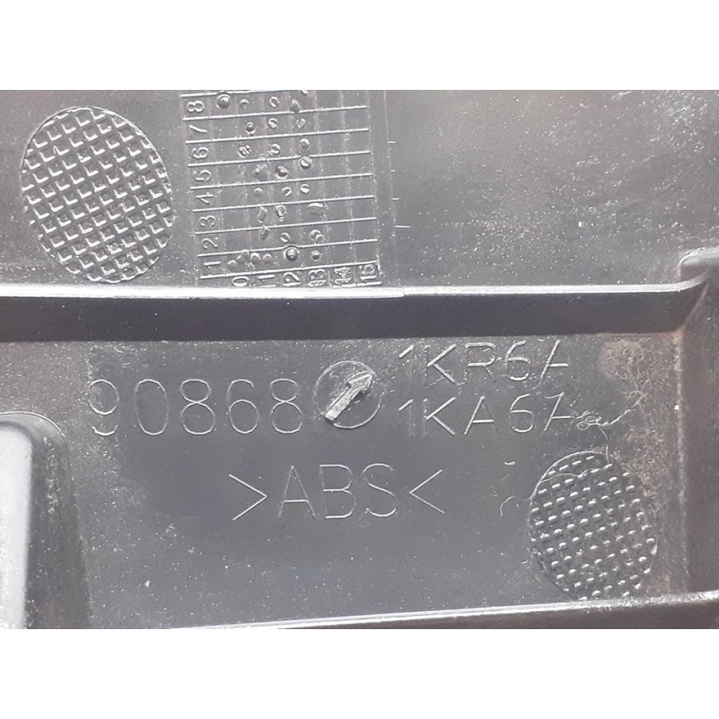Recambio de molduras traseras para nissan juke (f15) acenta referencia OEM IAM 908681KR6A 2