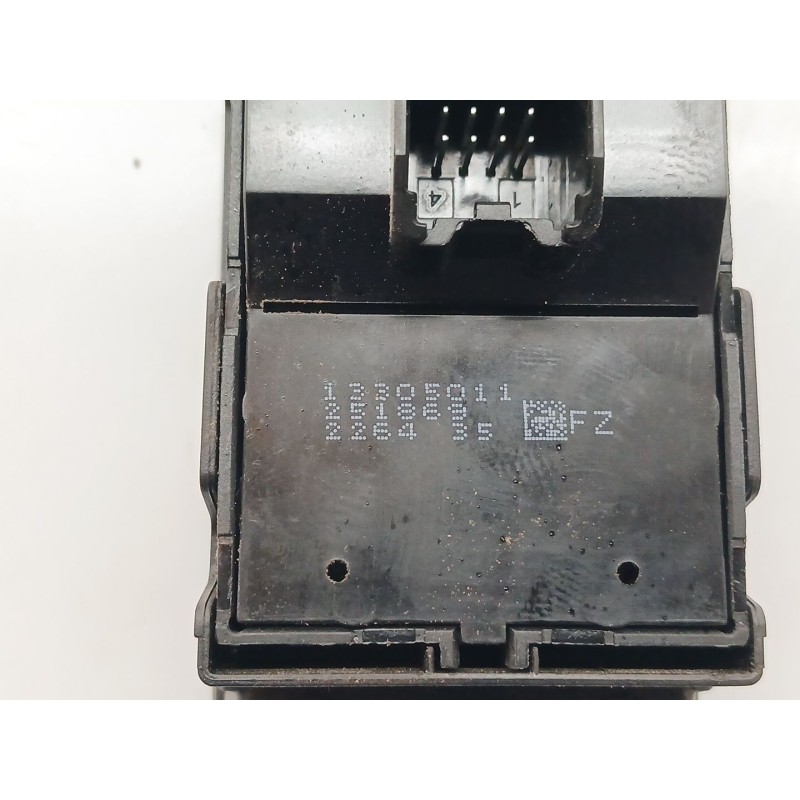 Recambio de mando elevalunas delantero izquierdo para opel insignia a (g09) 2.0 cdti (68) referencia OEM IAM 13305011 251869 - Blanco 2