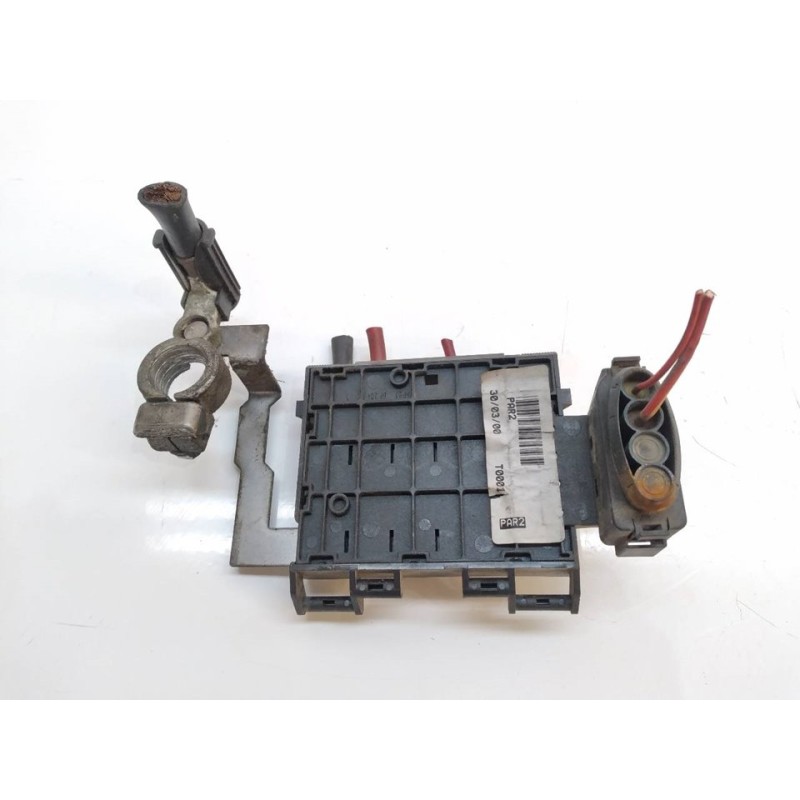 Recambio de caja reles / fusibles para volkswagen polo berlina (6n2) 1.4 16v referencia OEM IAM - Gris 2