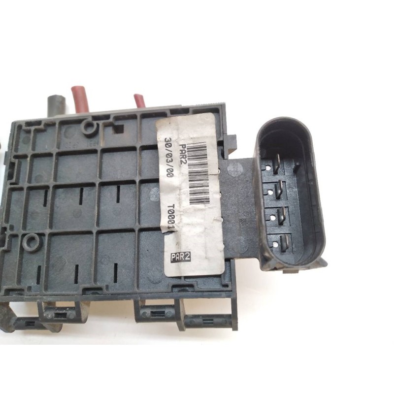 Recambio de caja reles / fusibles para volkswagen polo berlina (6n2) 1.4 16v referencia OEM IAM - Gris 3