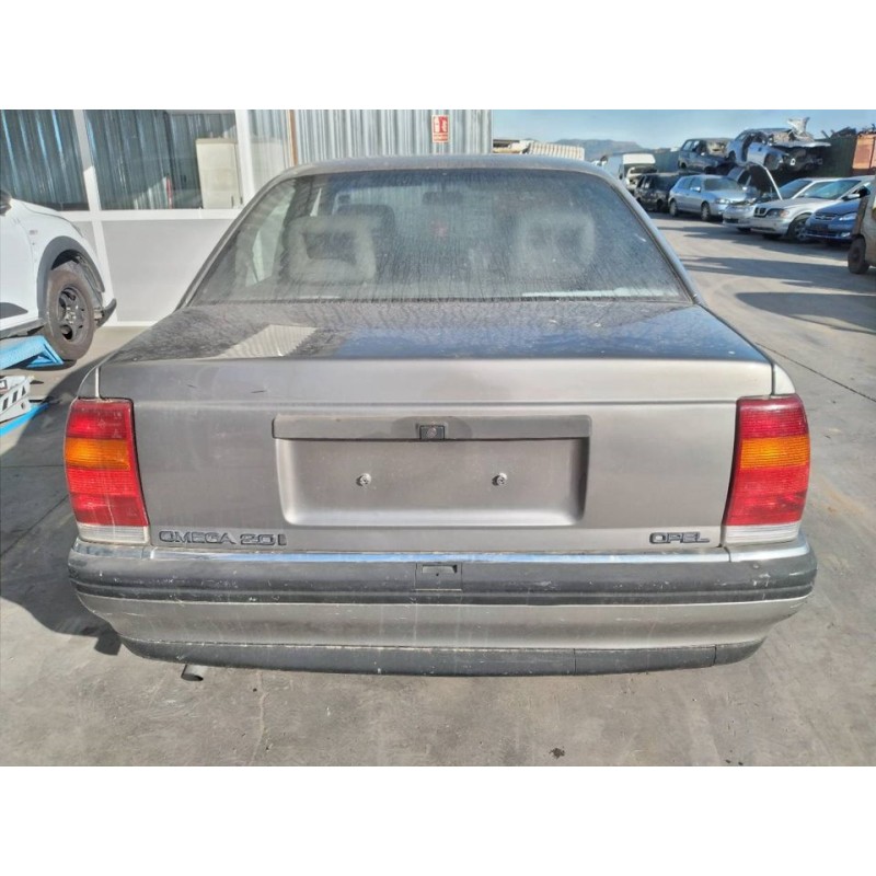 opel omega a del año 1988