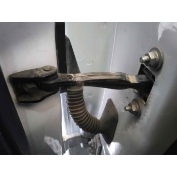 RETENEDOR PUERTA TRASERA DERECHA 