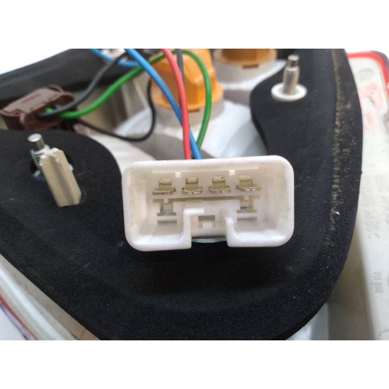 Recambio de piloto trasero derecho para mitsubishi carisma berina 5 (da0) 1800 gdi lx referencia OEM IAM - Blanco 2